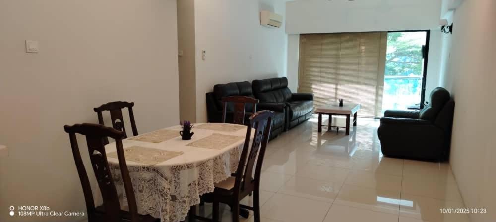 K. Riverfront Apartment Ipoh Room photo
